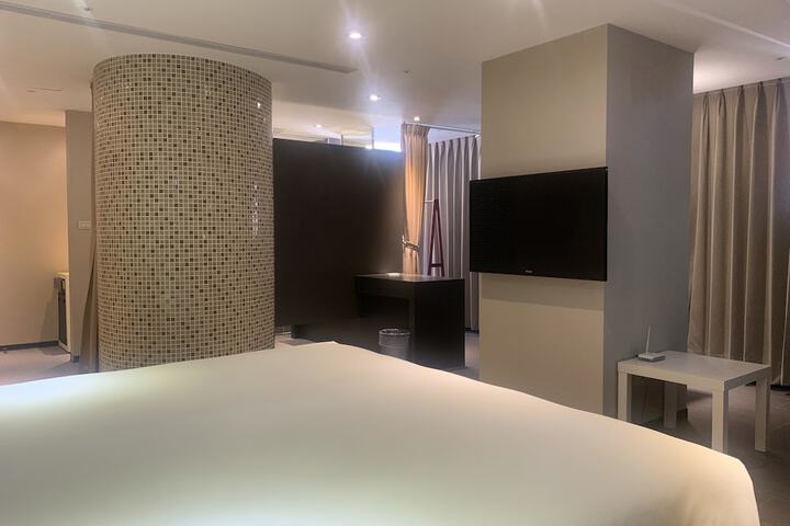 Room 28 of 154