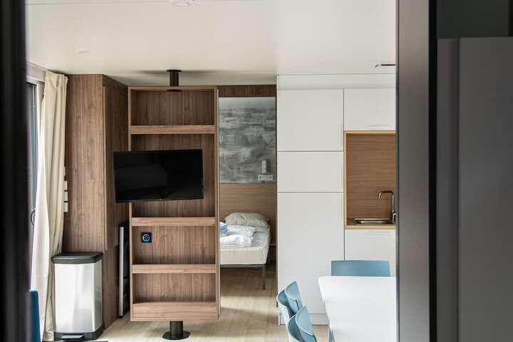 Room 7 of 38