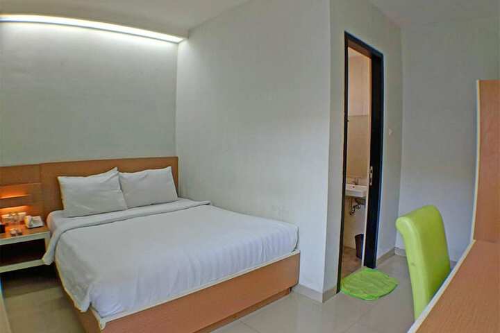 Room 11 of 25
