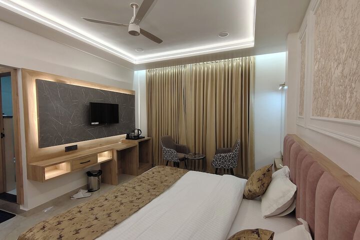 Room 28 of 103
