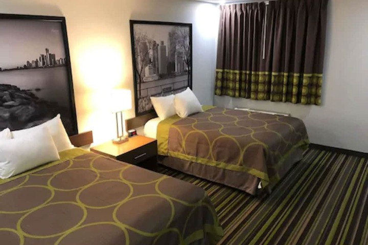 1 Queen Bed 2nd Floor (4 of 17)