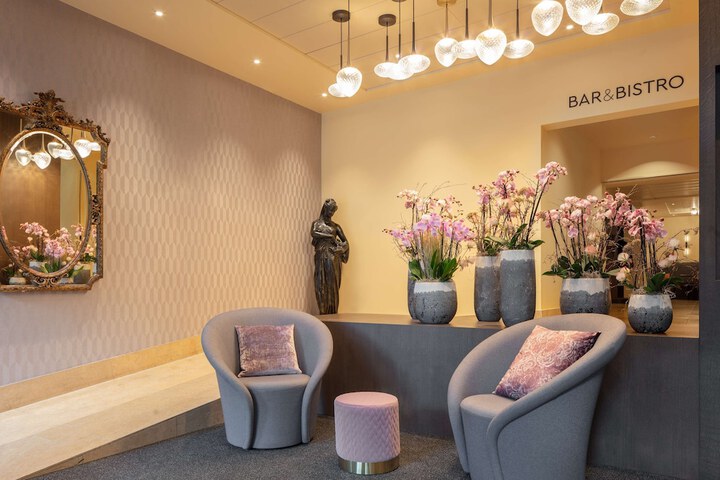 Entrance & Lobby