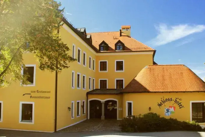 SCHLOSSHOTEL BAD GRIESBACH