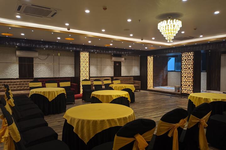 Ballroom/Hall 107 of 110