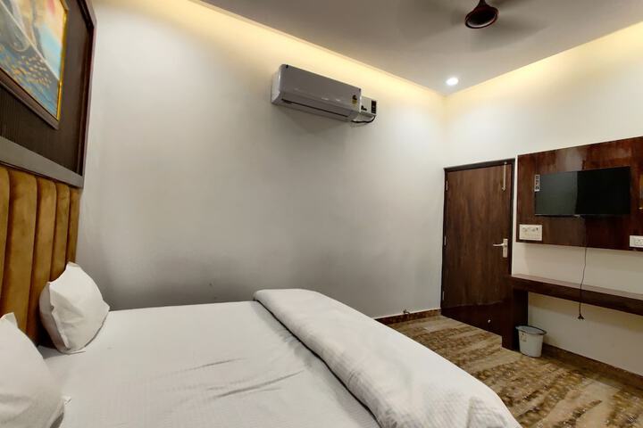 Room 7 of 35