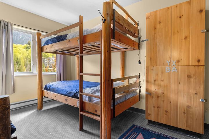 Room 22 of 83