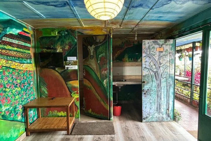 Room 17 of 195
