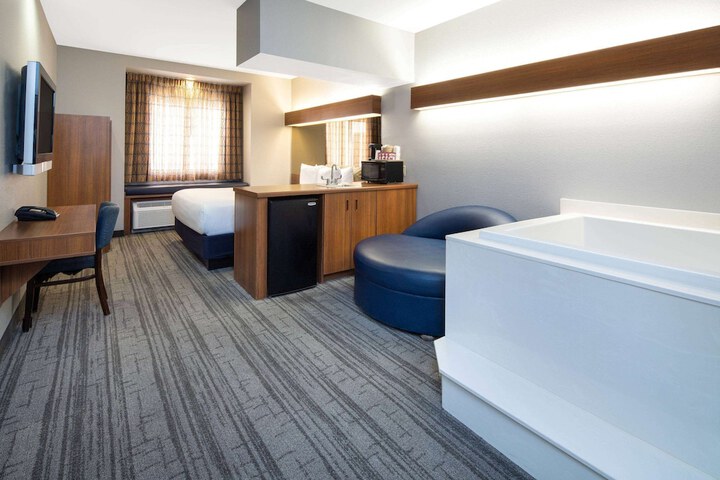 Room 7 of 32