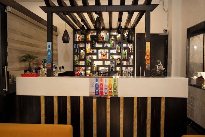 Lounge 54 of 58