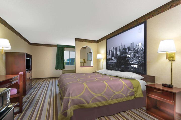 1 King Bed (8 of 11)