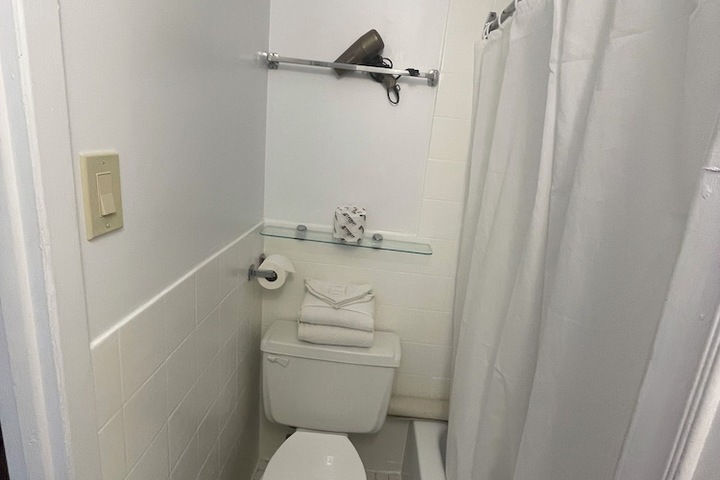 Room 106 of 125