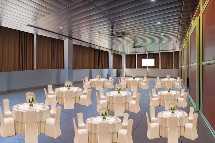 Ballroom/Hall 24 of 28