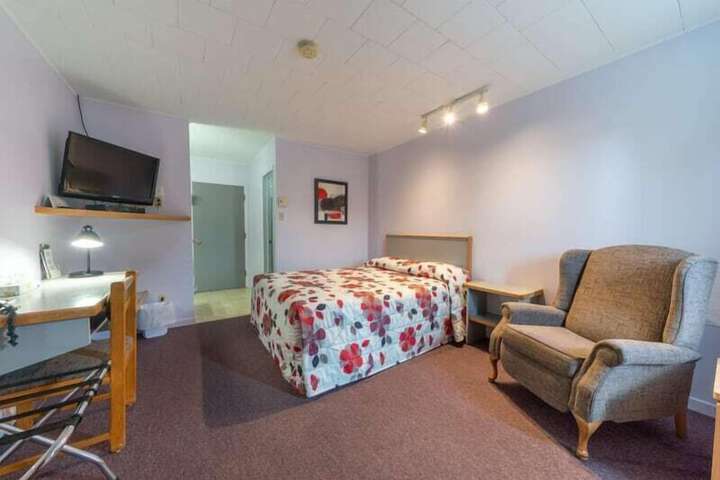 Room 4 of 12