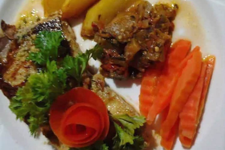 Dining 40 of 75