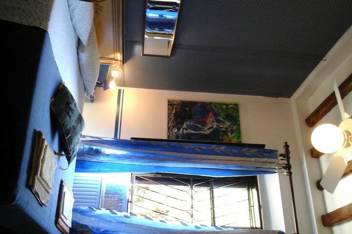 Room 25 of 166