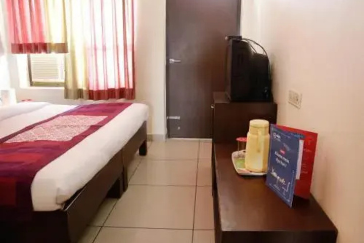 Room 4 of 9