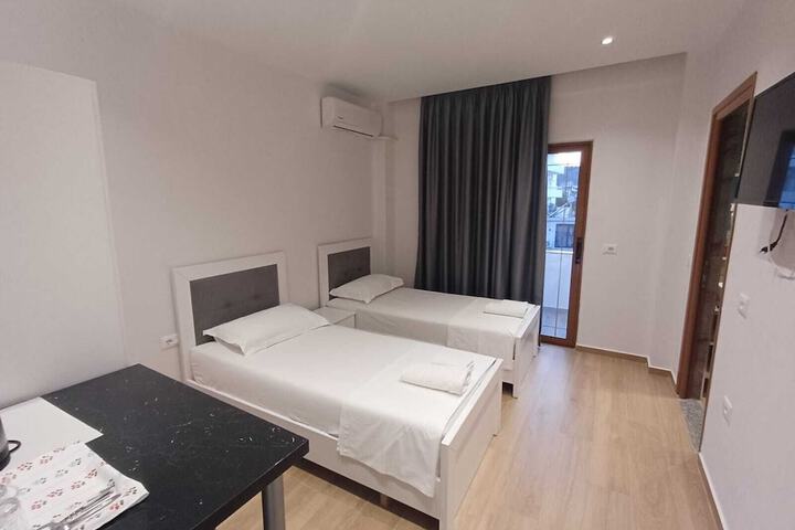 Room 4 of 65