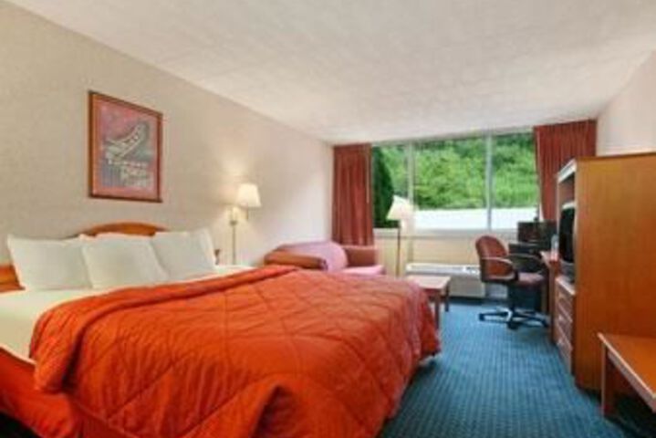Room 3 of 6