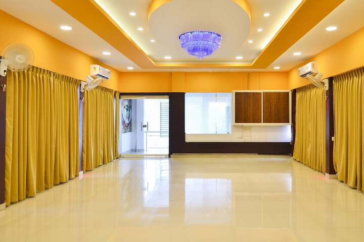 Ballroom/Hall 33 of 49