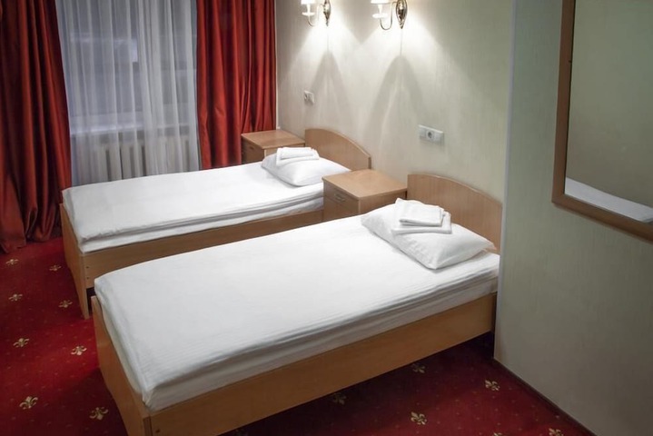 Room 9 of 32
