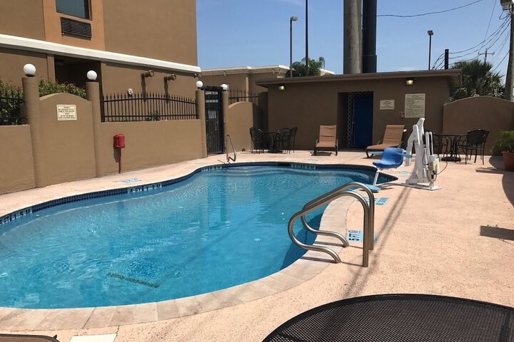 Pool Hotel