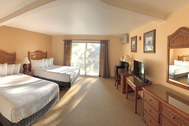 2 Queen Beds (2 of 15)