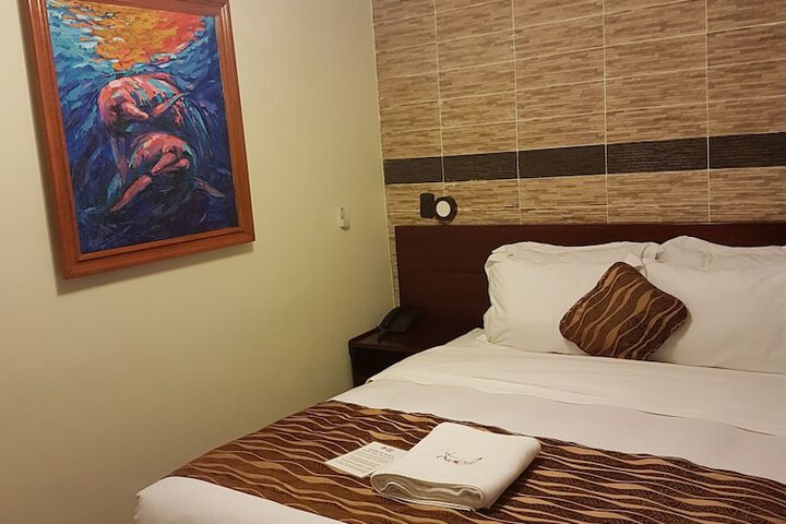 Room 5 of 68