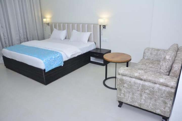 Room 7 of 16