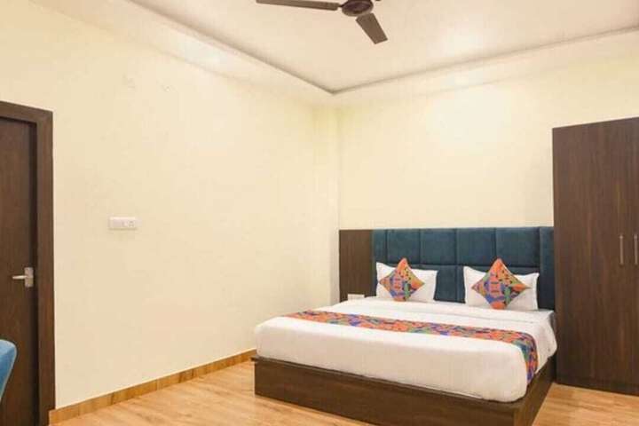 Room 3 of 8