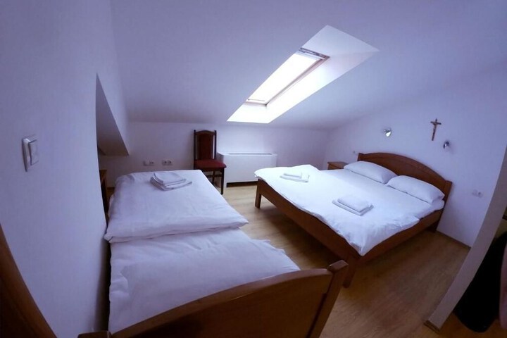 Room 42 of 60