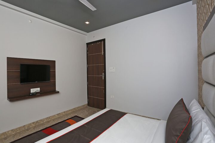 Room 21 of 28