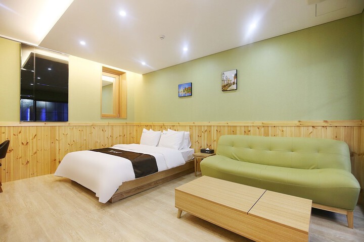 Room 8 of 39