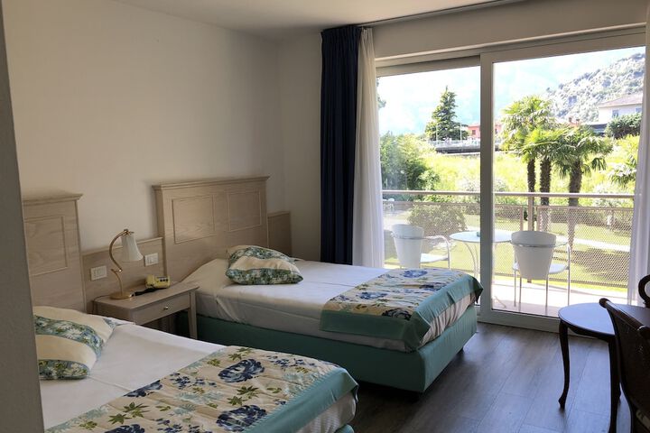 Room 10 of 50