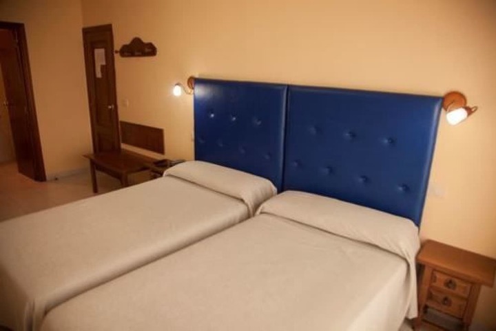 Room 5 of 18