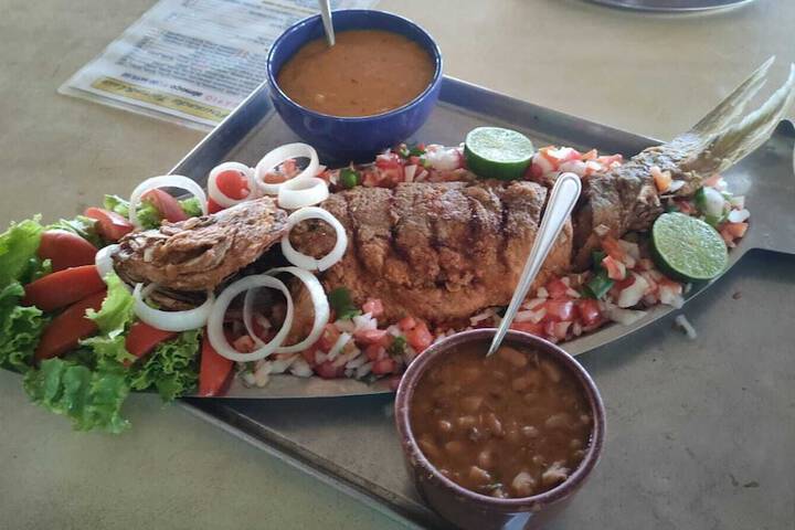 Dining 9 of 13