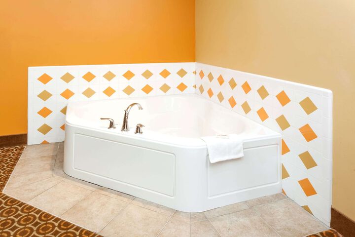 Jetted tub