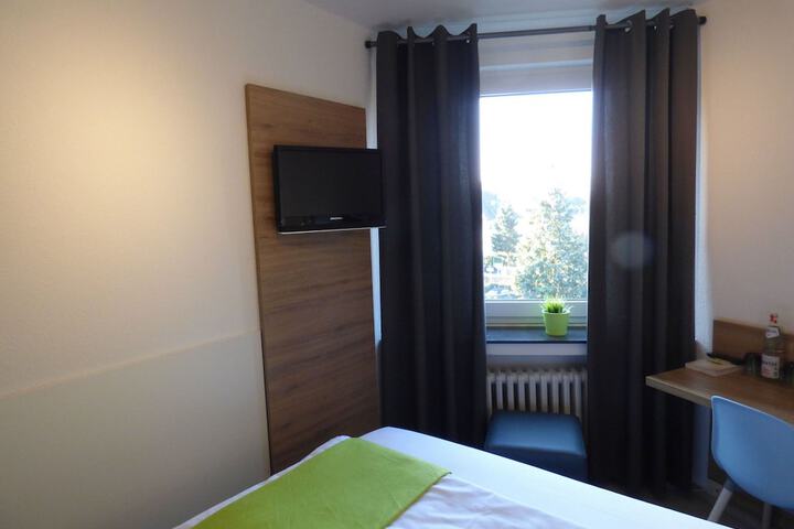 Room 16 of 40