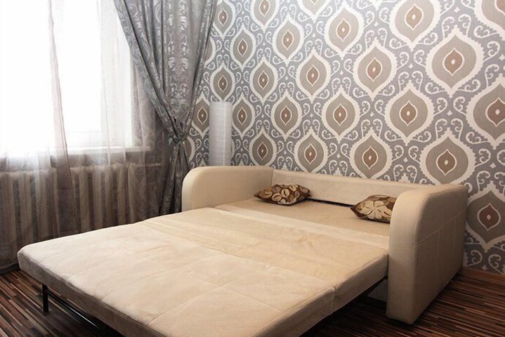 Room 9 of 16