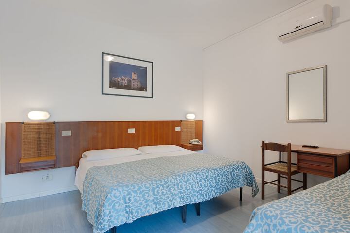 Room 9 of 26