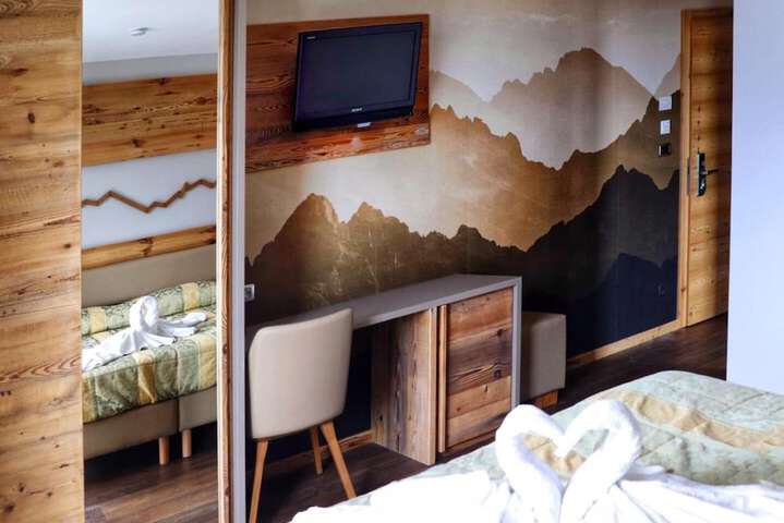 Room 18 of 48