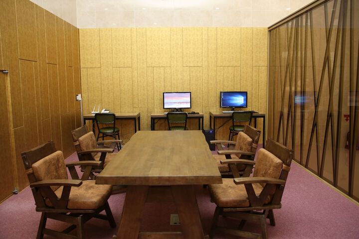 Business Center 27 of 37