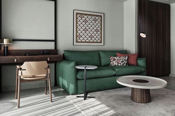 Lounge 69 of 99
