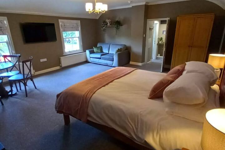 Room 2 of 34