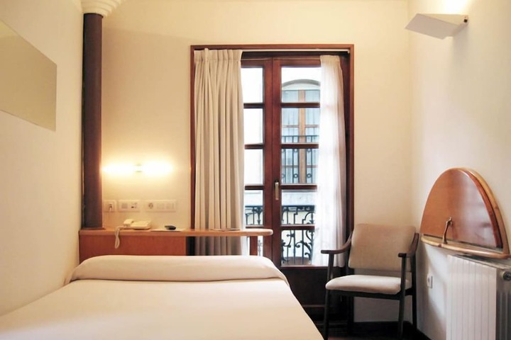 Room 4 of 55