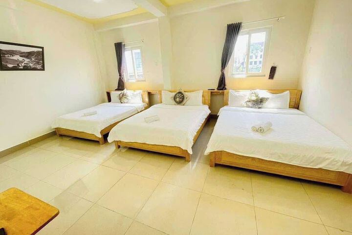 Room 3 of 8