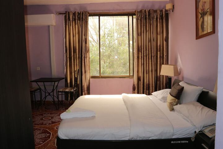 Room 6 of 17