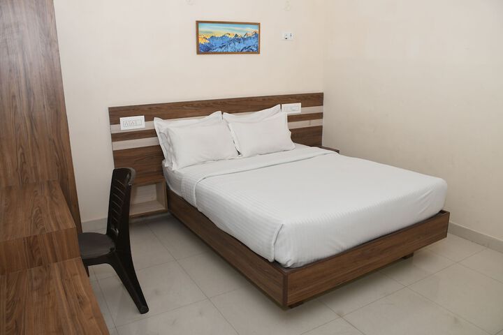 Room 13 of 25