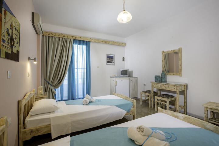 Room 3 of 23