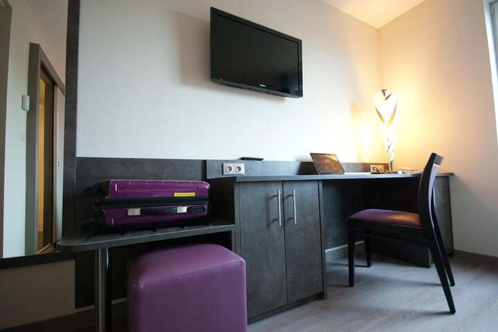 Room 53 of 84