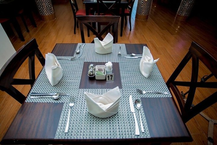 Dining 16 of 22